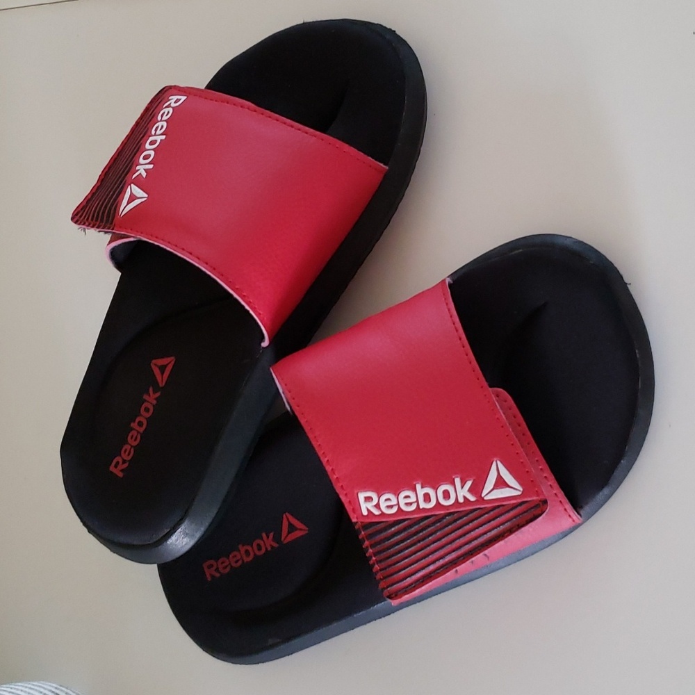 REEBOK YOUTH Size 13 Slides